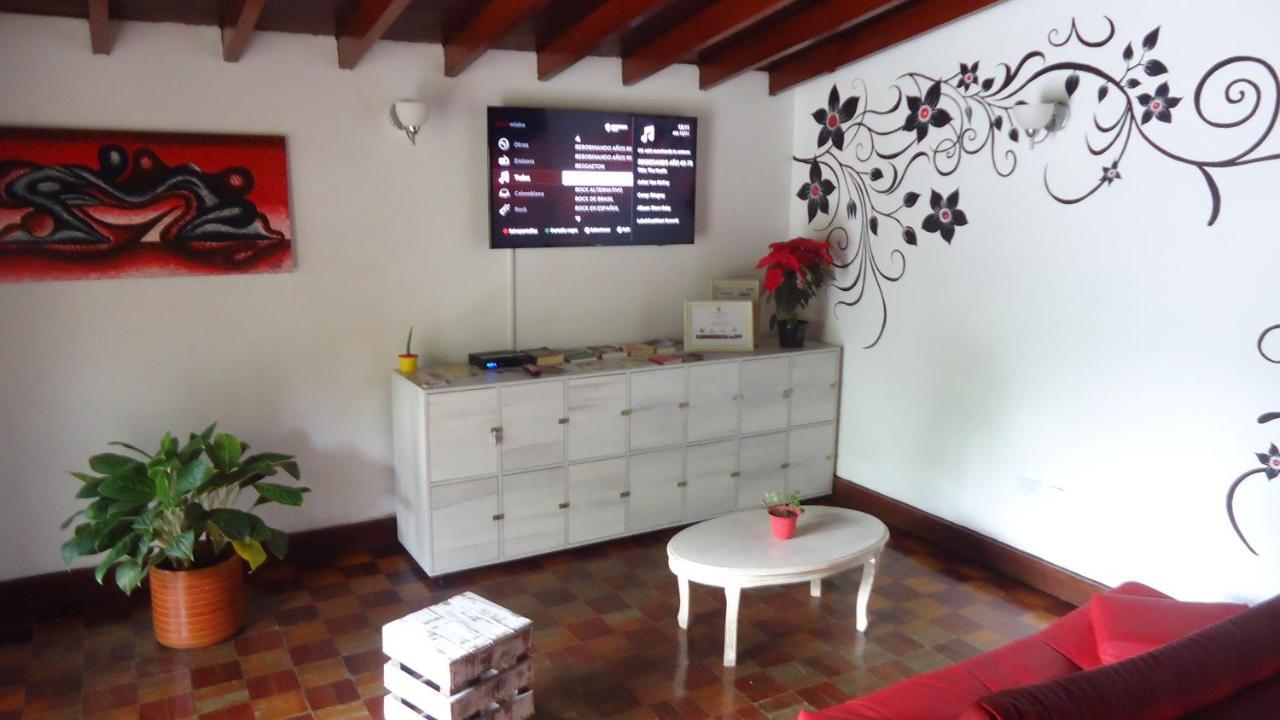 Iris Hostel Medellín Exterior foto